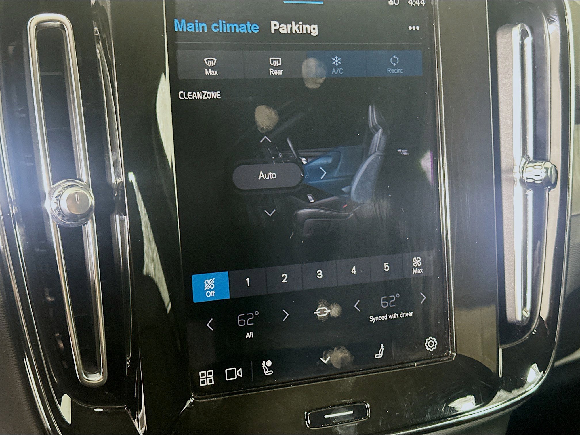 Used 2024 Volvo XC40 B5 Plus w/ Climate Package image 23