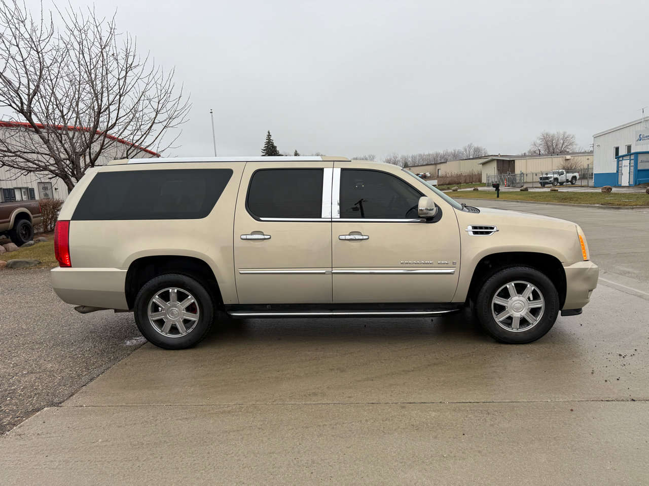 Used 2009 Cadillac Escalade ESV AWD image 4