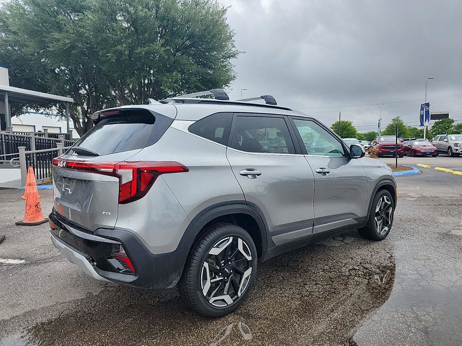 Used 2024 Kia Seltos SX AWD/4WD image 3