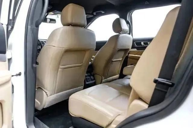 Used 2016 Ford Explorer Limited image 44