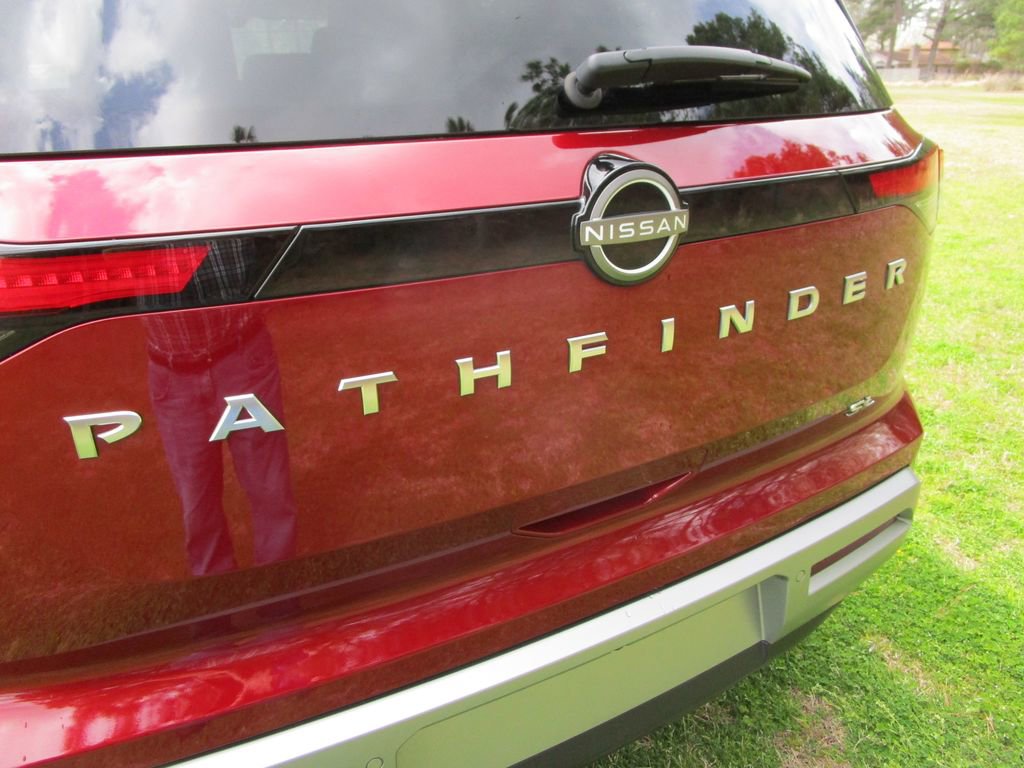 Used 2024 Nissan Pathfinder SL image 10