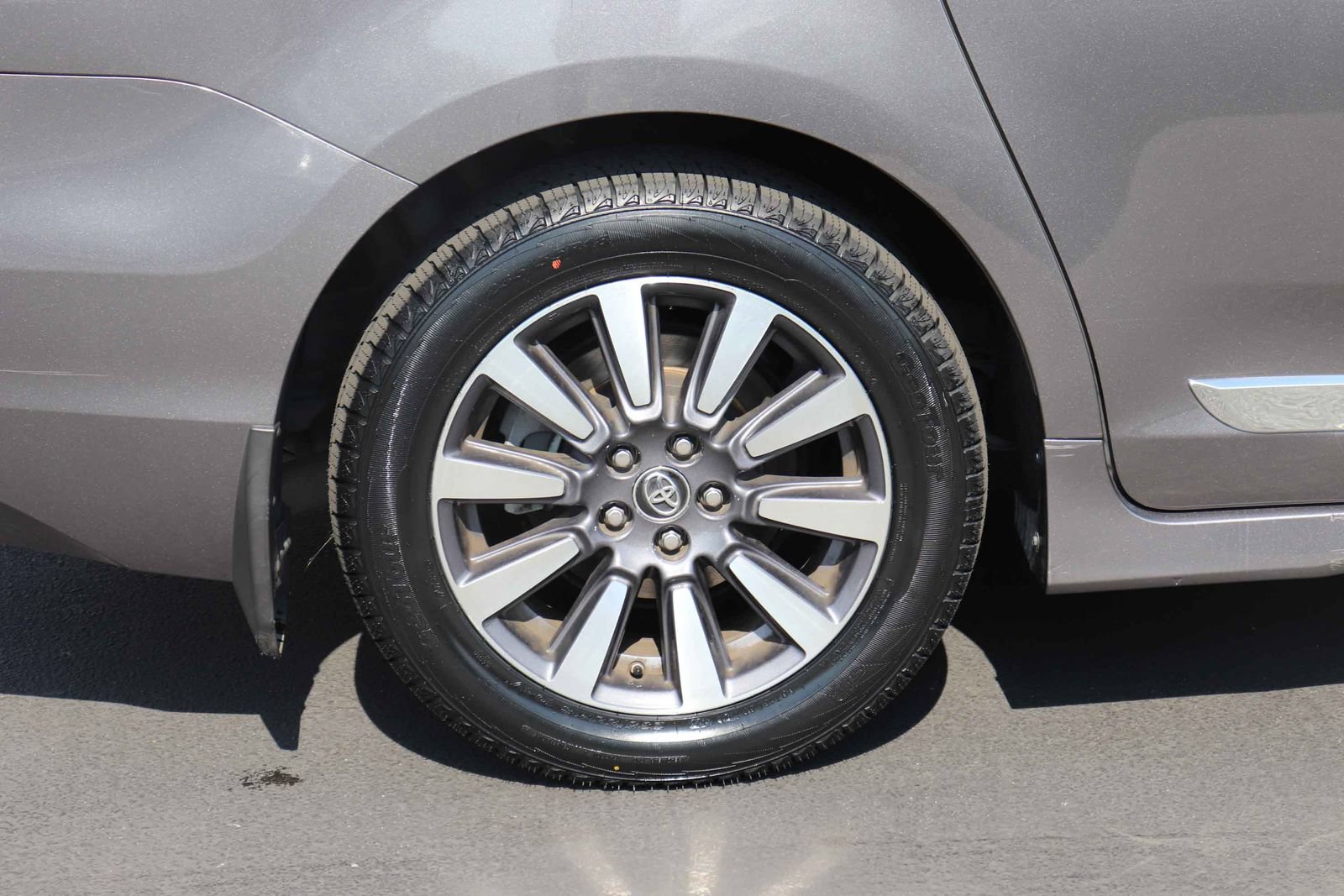 Certified 2020 Toyota Sienna Limited FWD image 9