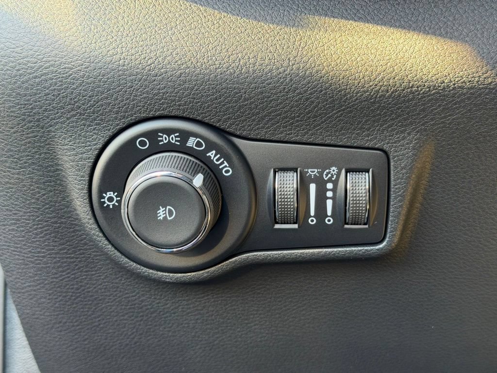 New 2026 Jeep Compass Limited w/ Sun, Sound & Navigation Group AWD/4WD image 22