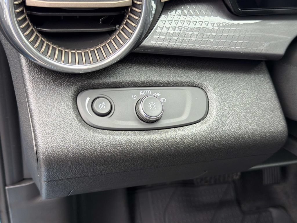 Used 2026 Chevrolet Trax ACTIV FWD image 24