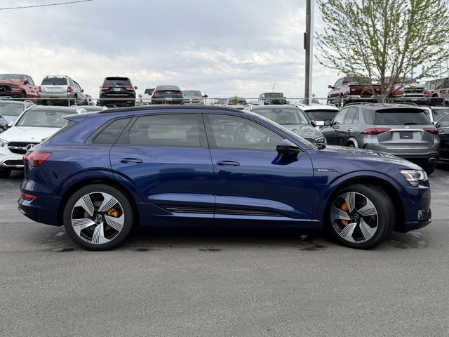 Used 2022 Audi e-tron Premium Plus w/ Premium Plus Package AWD/4WD image 4