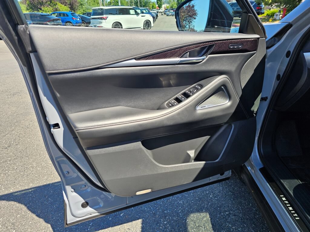 Used 2025 INFINITI QX60 Sensory AWD/4WD image 25