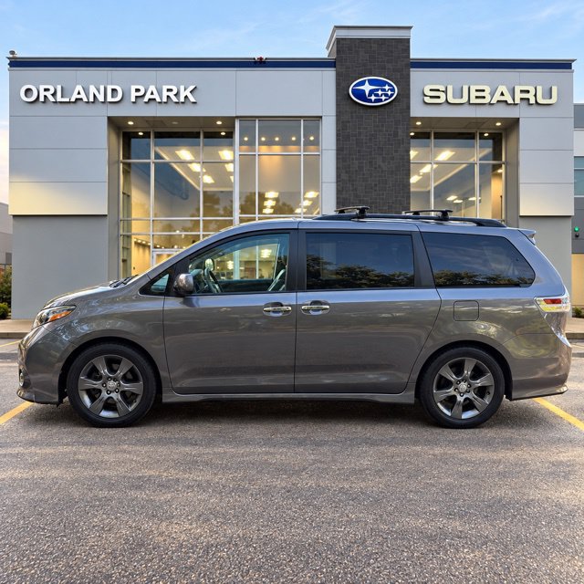 Used 2015 Toyota Sienna SE FWD image 8
