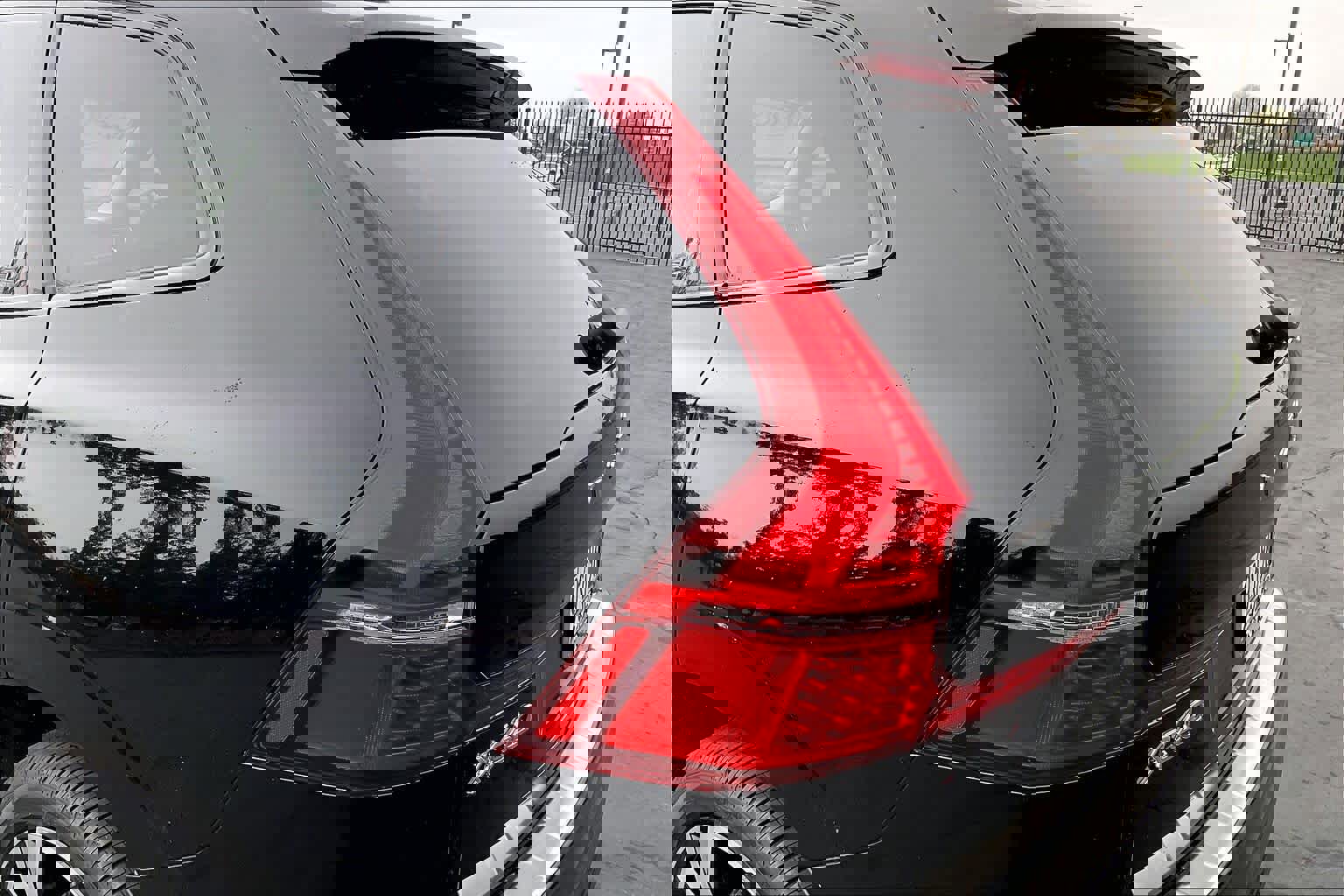 Used 2025 Volvo XC60 B5 Ultra w/ Protection Package Premier image 32