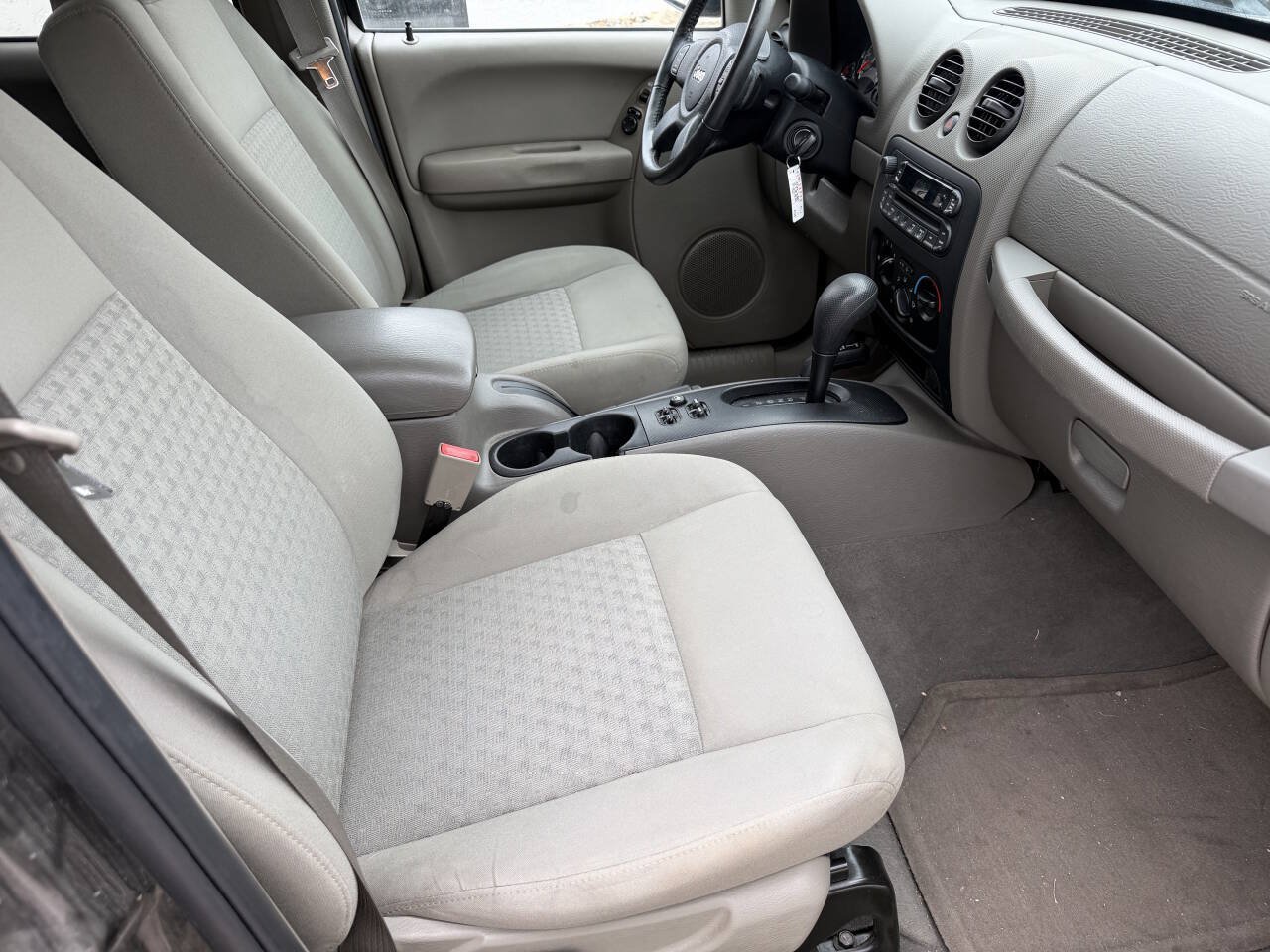 Used 2006 Jeep Liberty Sport AWD/4WD image 21