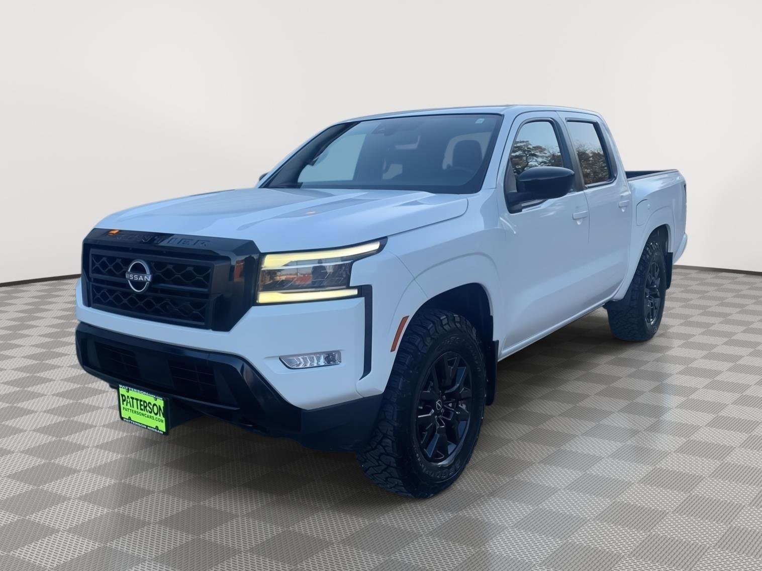 Used 2023 Nissan Frontier SV w/ Midnight Edition Package image 2