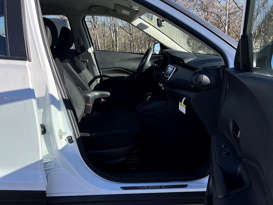 New 2025 Nissan Kicks Play S image 21