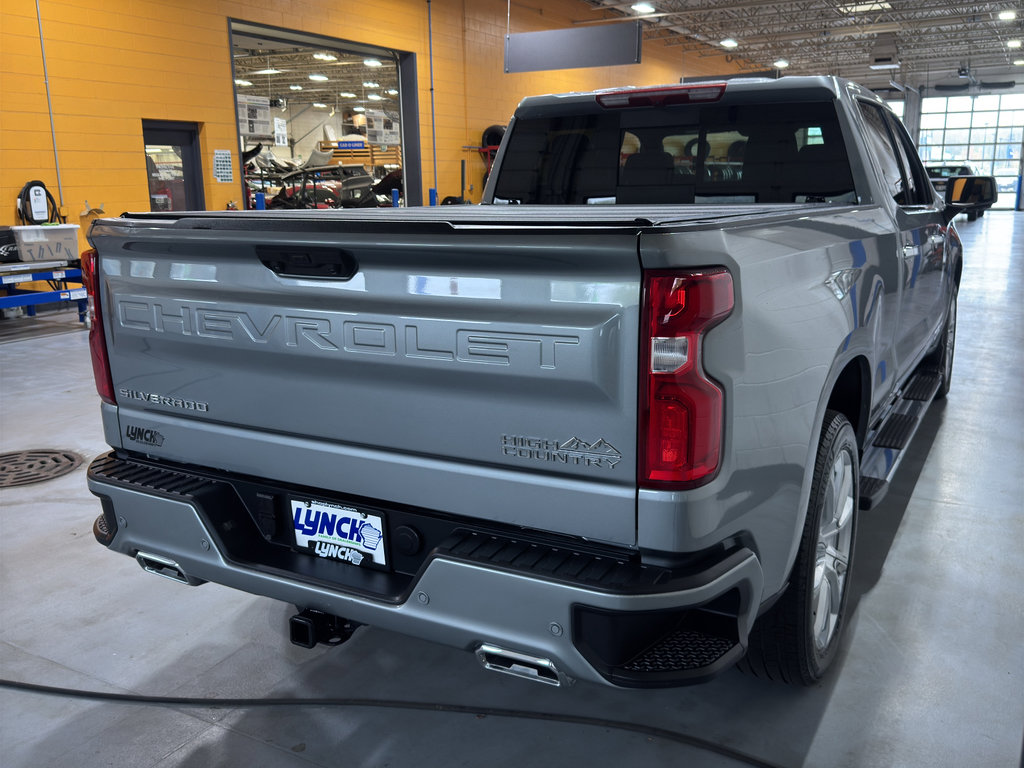Used 2025 Chevrolet Silverado 1500 High Country w/ High Country Premium Package AWD/4WD image 5