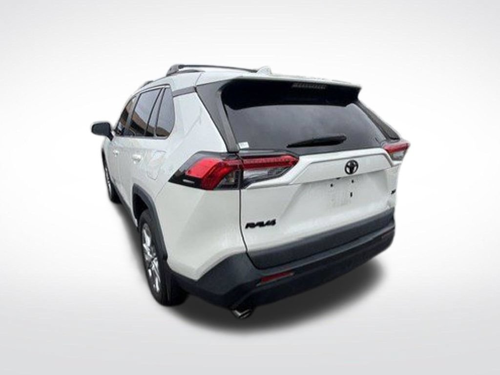 Used 2022 Toyota RAV4 XLE Premium FWD image 8