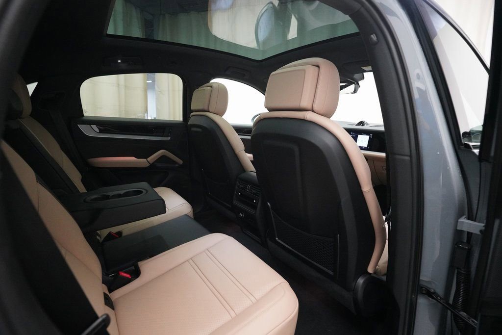 Certified 2026 Porsche Cayenne Coupe image 30