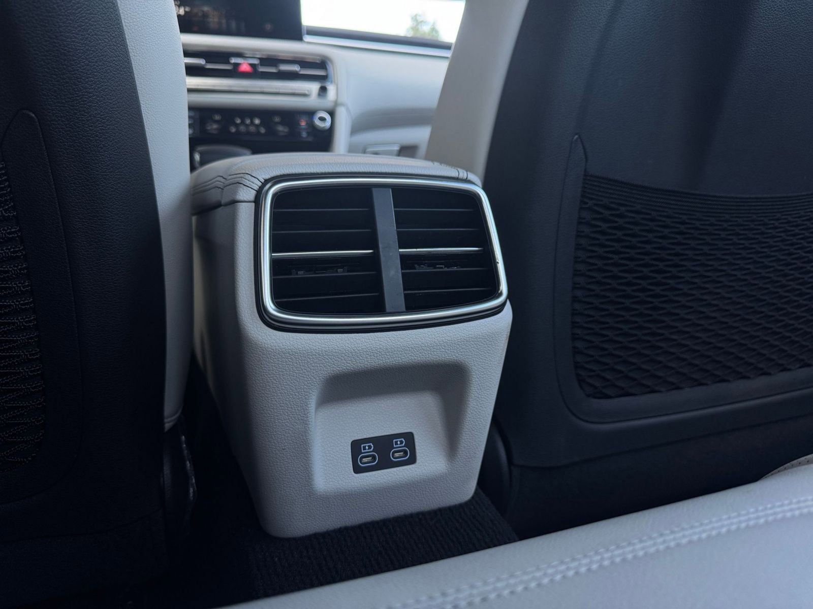 Used 2025 Genesis G70 2.5T image 24