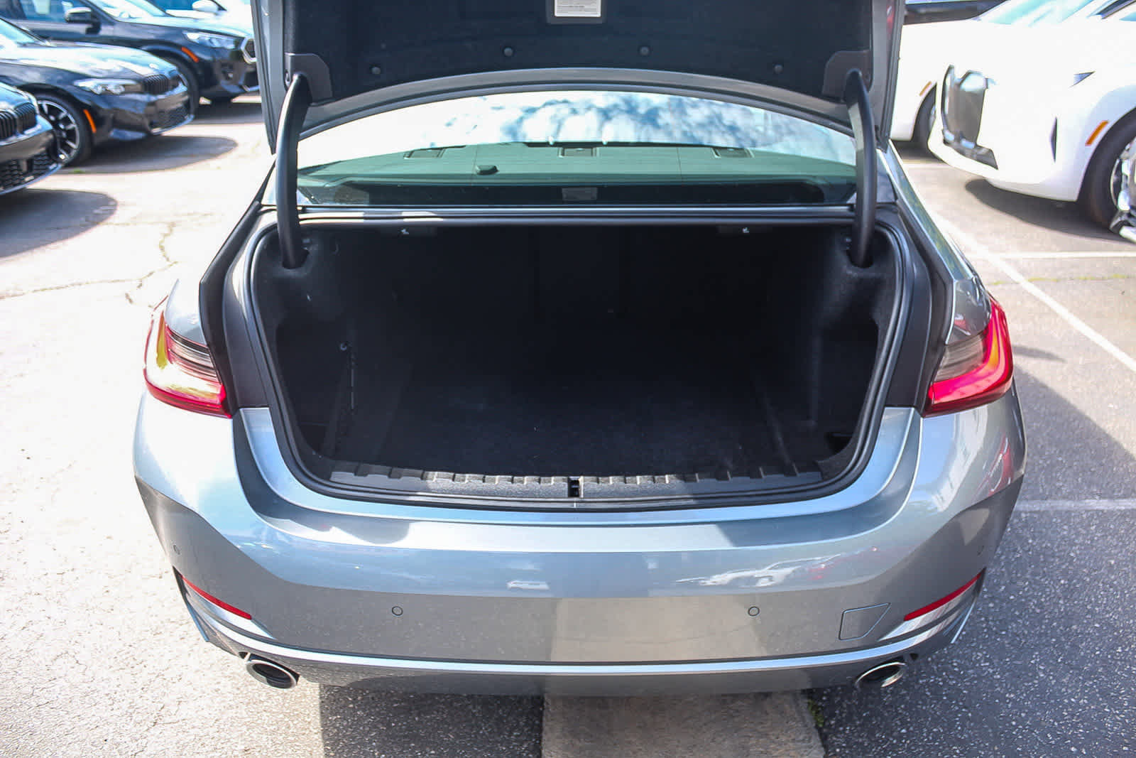 Used 2024 BMW 330i xDrive Sedan w/ Premium Package image 32