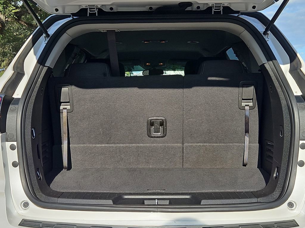 Used 2017 Chevrolet Traverse LT w/ Style and Technology Package FWD image 8