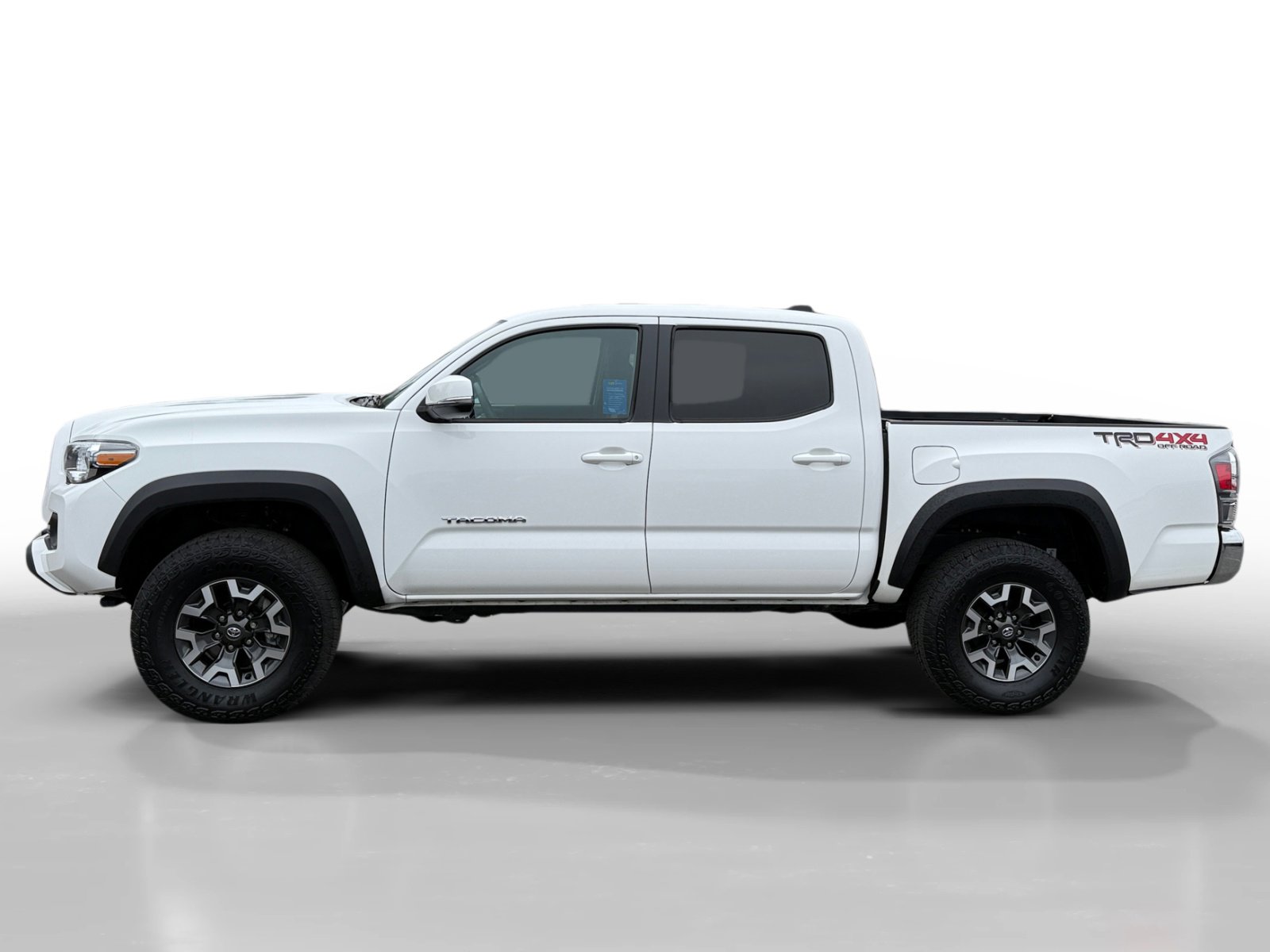 Used 2022 Toyota Tacoma TRD Off-Road image 2