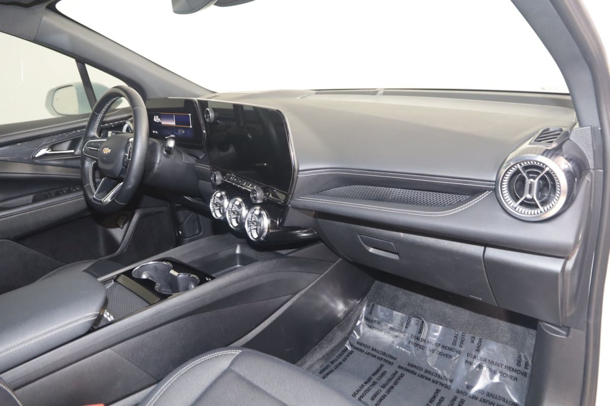 Used 2025 Chevrolet Blazer EV LT AWD/4WD image 39