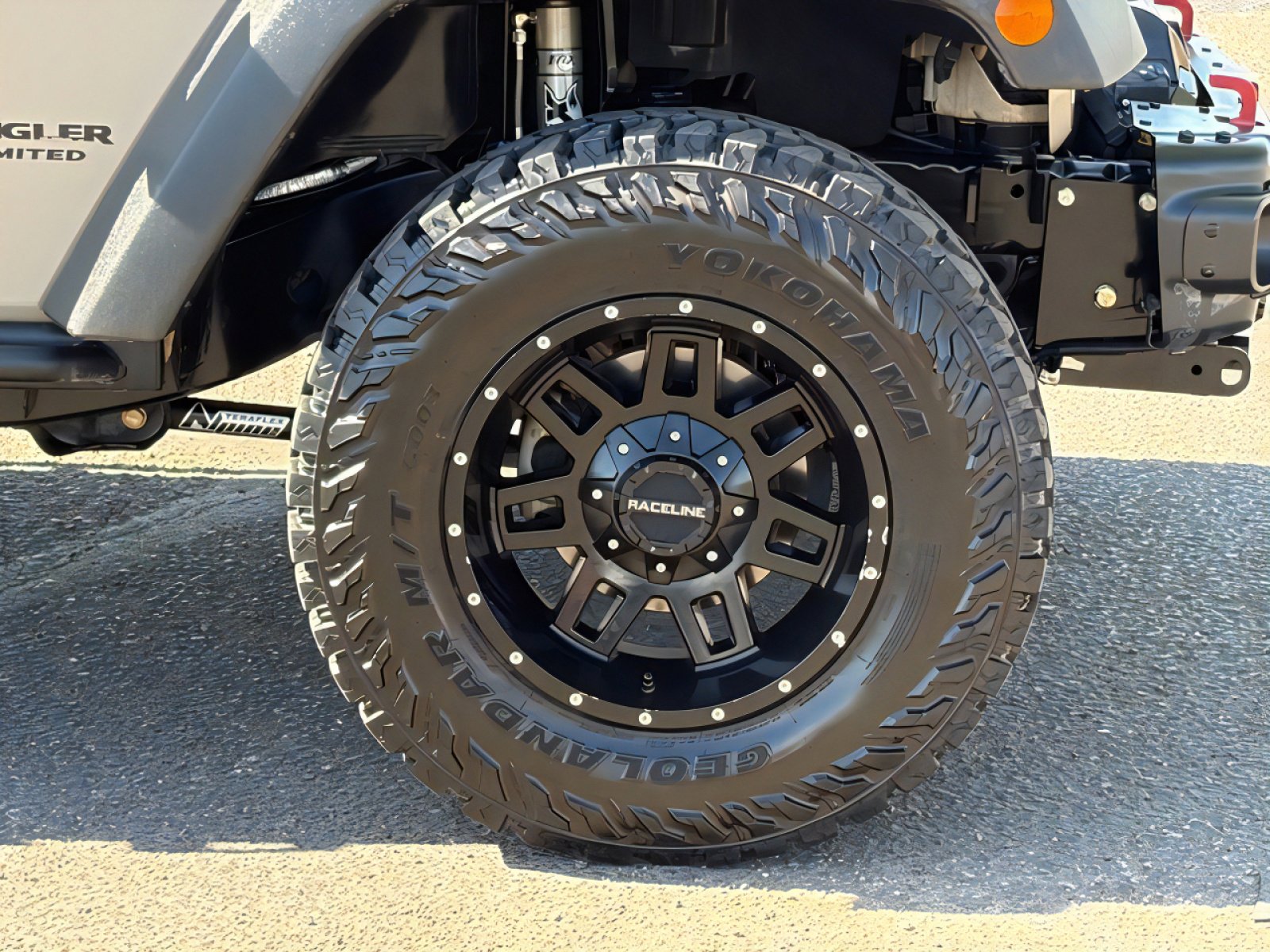 Used 2016 Jeep Wrangler Unlimited Rubicon image 9