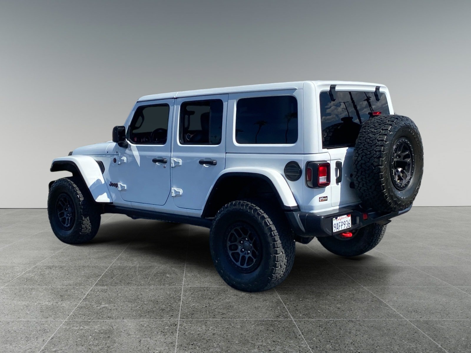 Used 2022 Jeep Wrangler Unlimited Rubicon w/ Xtreme Recon 35" Tire Package AWD/4WD image 3