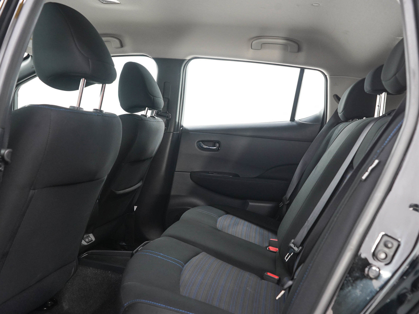 Used 2025 Nissan Leaf S FWD image 13