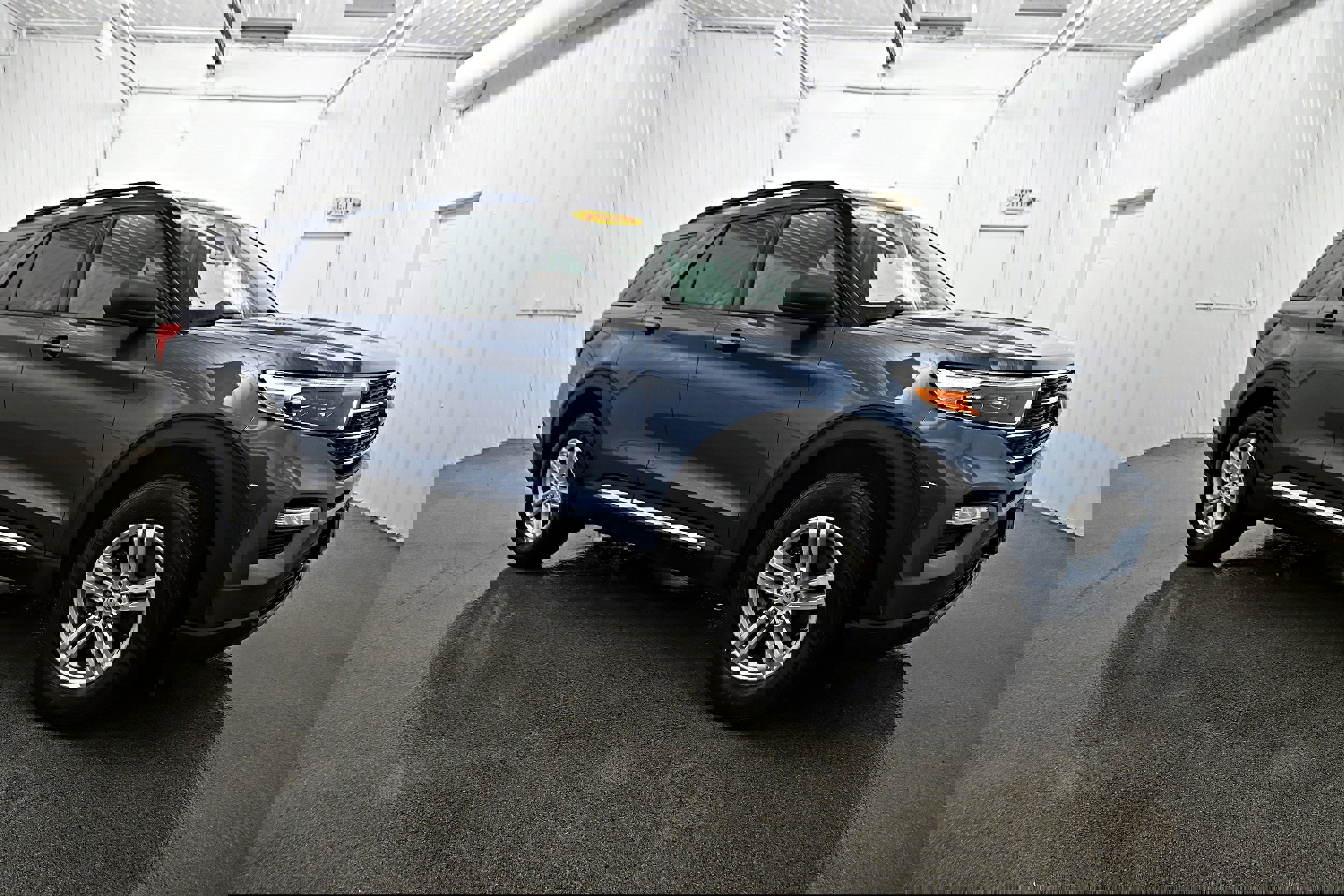 Used 2020 Ford Explorer XLT w/ Equipment Group 202A image 3