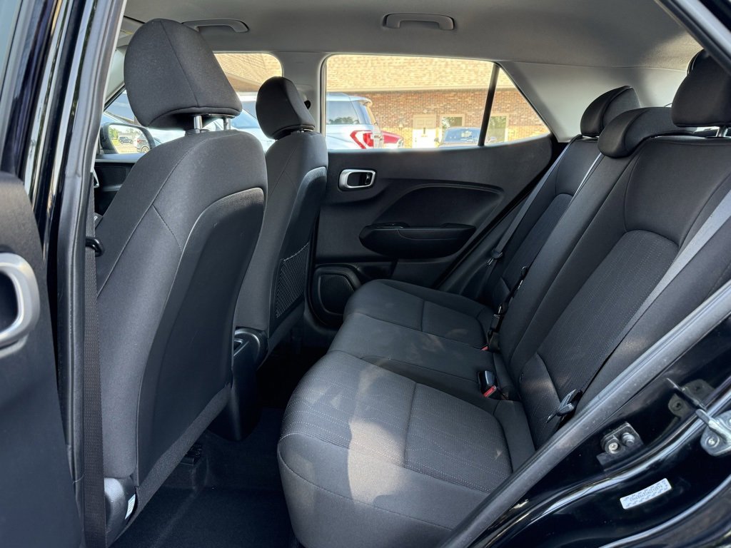 Used 2022 Hyundai Venue SE image 14