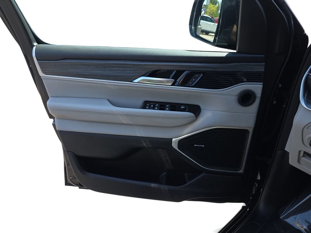 Used 2023 Jeep Wagoneer L Series III RWD image 26