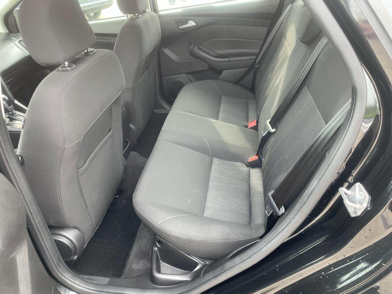 Used 2015 Ford Focus SE w/ SE Sport Package image 18