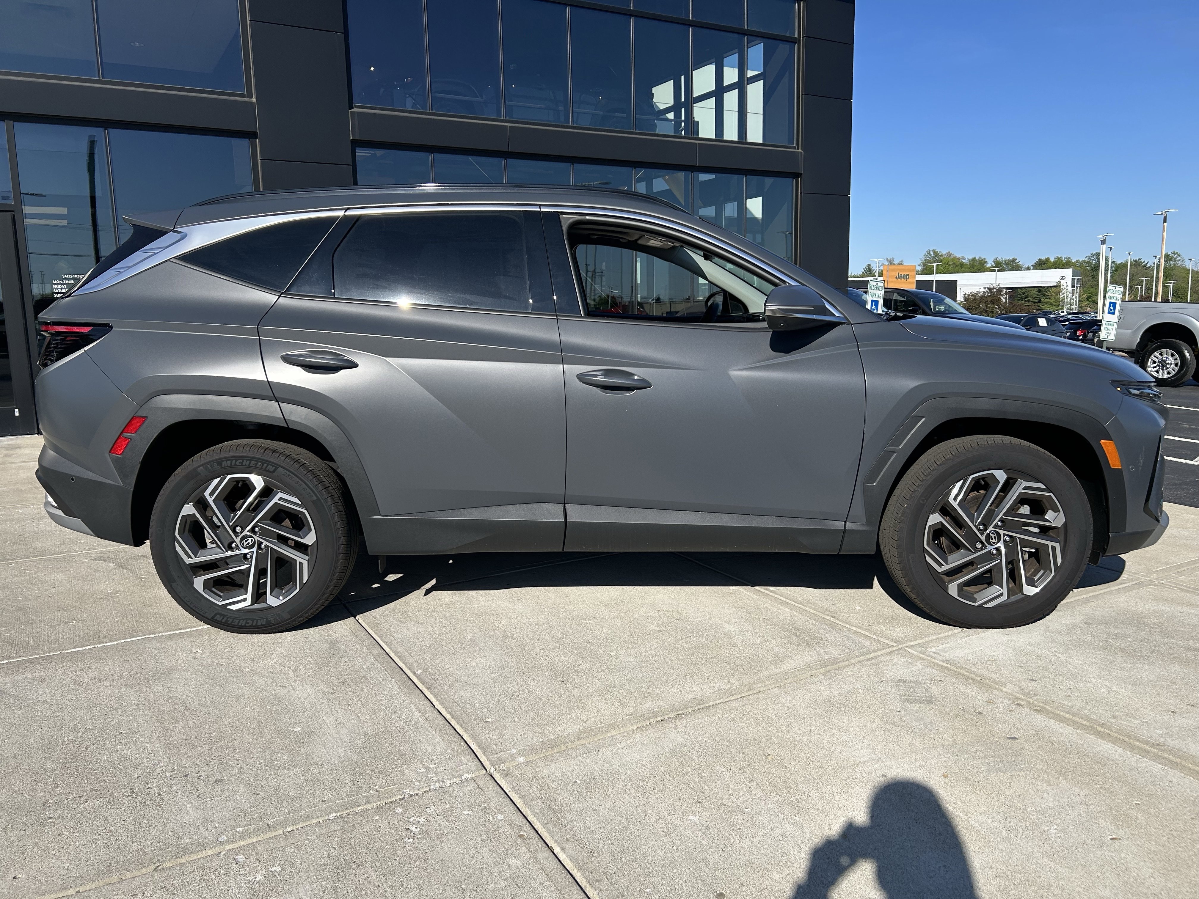 Used 2025 Hyundai Tucson Limited image 8