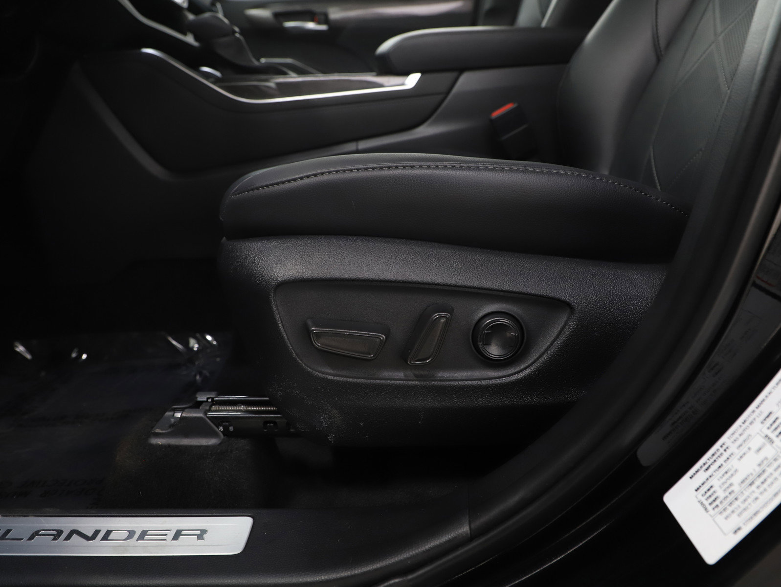 Used 2025 Toyota Highlander Platinum image 23