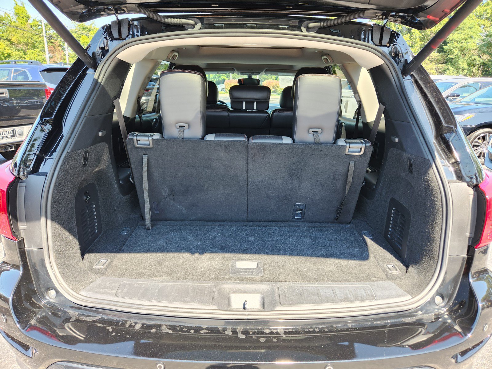 Used 2019 Nissan Pathfinder SL AWD/4WD image 8