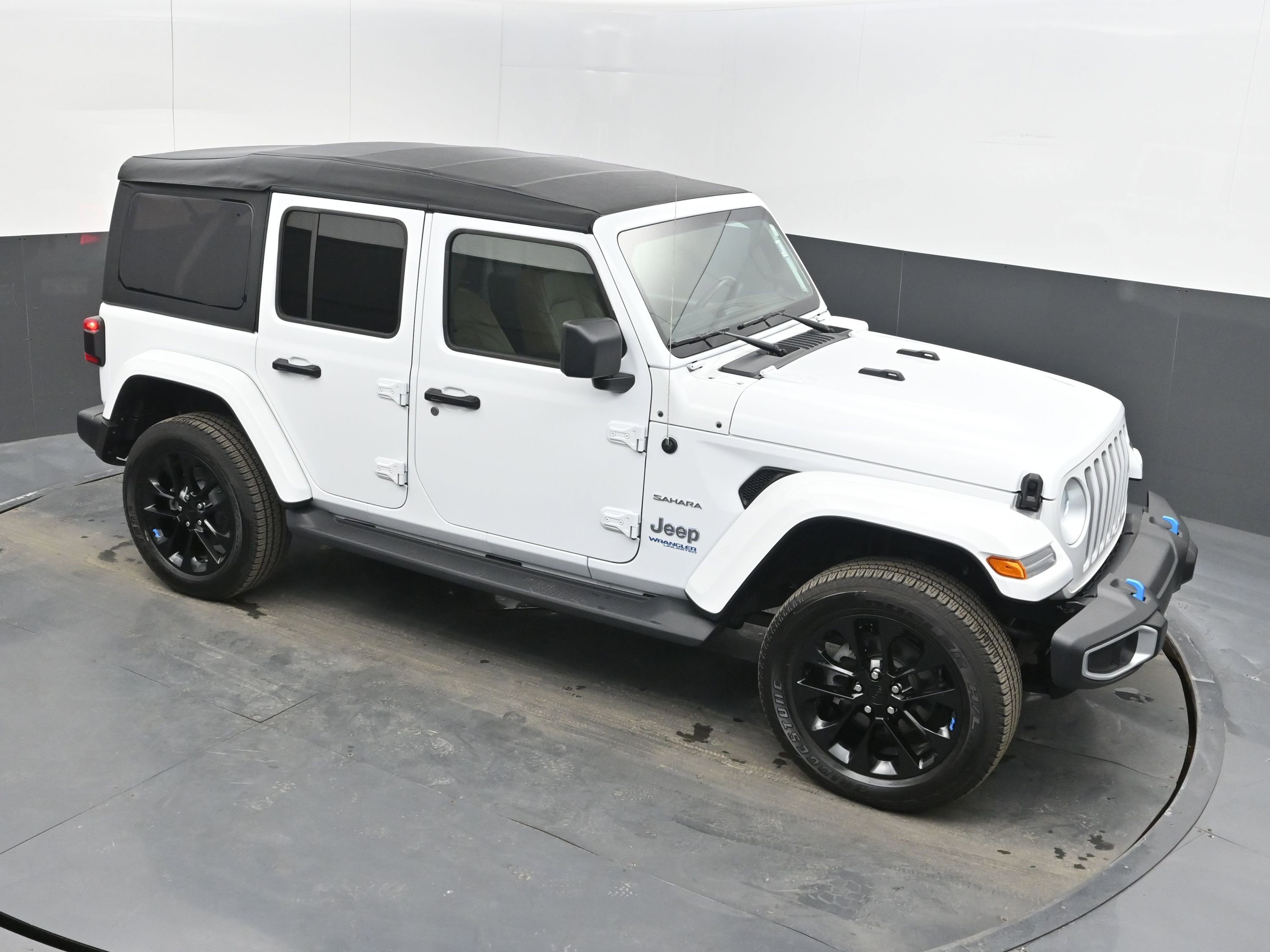 Used 2022 Jeep Wrangler Unlimited Sahara image 28