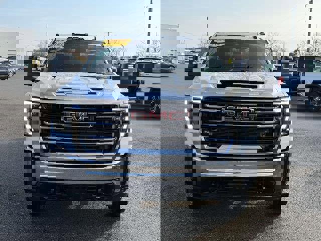 Used 2024 GMC Sierra 3500 SLE image 3