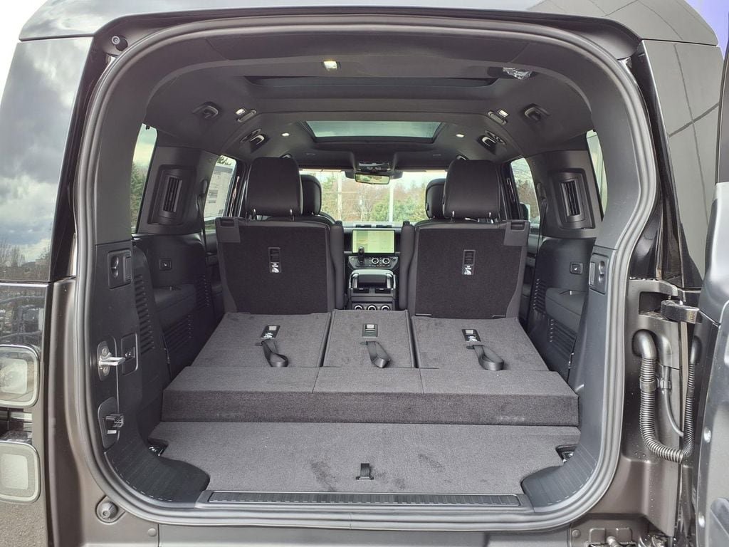 New 2026 Land Rover Defender 130 X-Dynamic SE AWD/4WD image 27