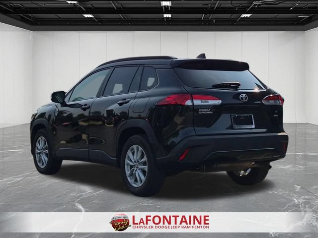 Used 2022 Toyota Corolla Cross LE w/ Moonroof Package AWD/4WD image 3