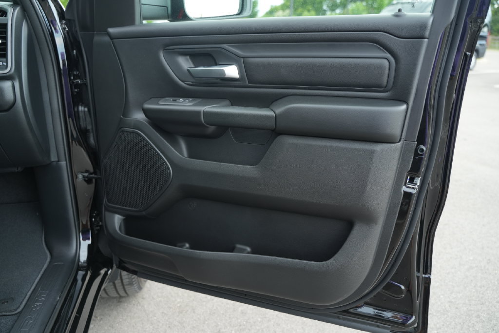 New 2026 RAM 1500 Express AWD/4WD image 18