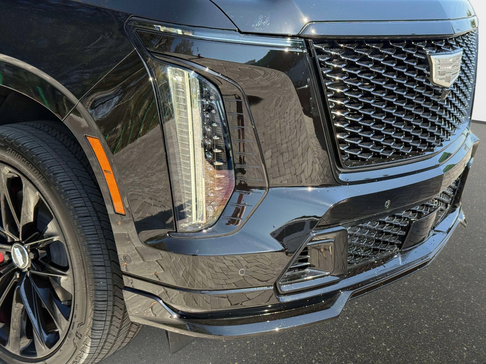 Used 2026 Cadillac Escalade V w/ LPO, ONYX Package image 9