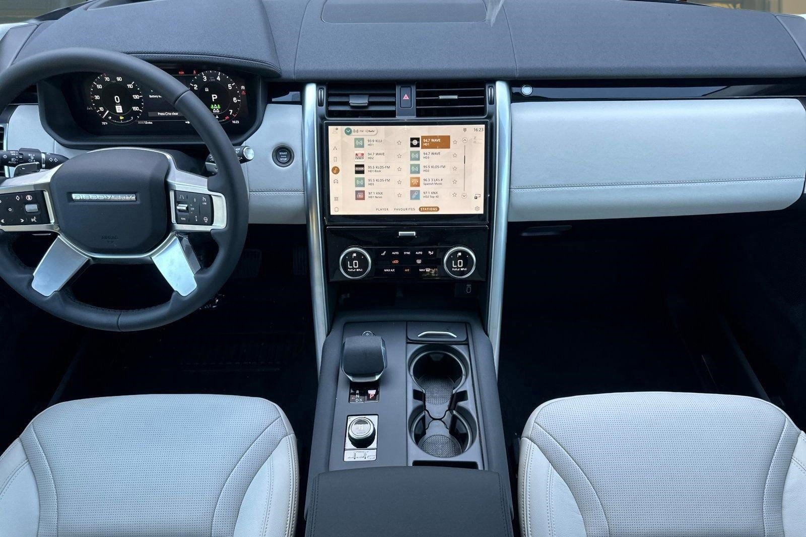 New 2026 Land Rover Discovery S AWD/4WD image 16