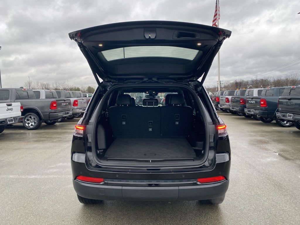 Used 2023 Jeep Grand Cherokee Altitude image 13