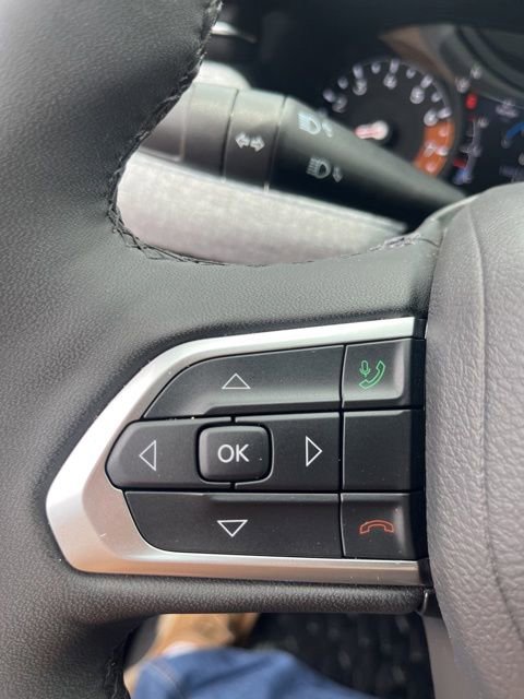 Used 2025 Jeep Compass Latitude AWD/4WD image 18