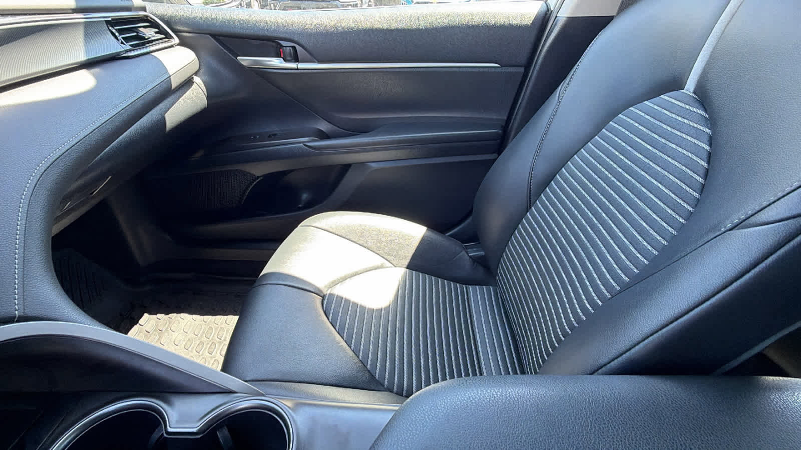 Used 2023 Toyota Camry SE FWD image 12