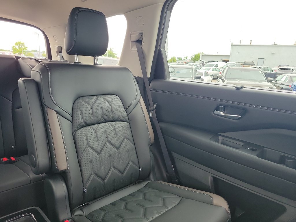 New 2026 Nissan Pathfinder Platinum AWD/4WD image 7