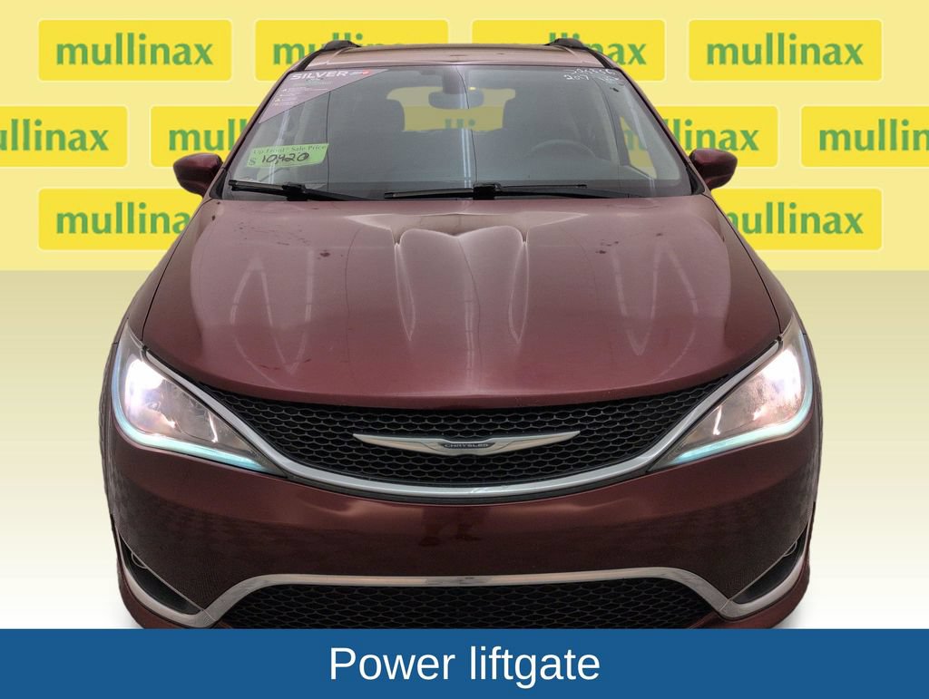 Used 2017 Chrysler Pacifica Touring-L FWD image 13
