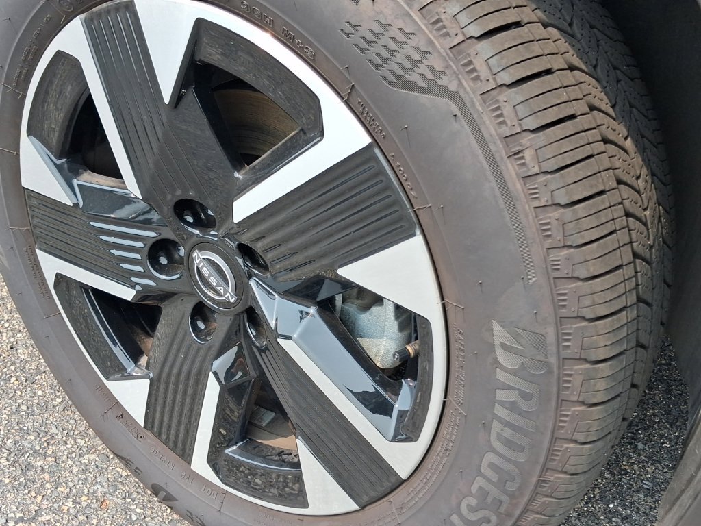 Used 2026 Nissan Kicks SV w/ SV Premium Package AWD/4WD image 4