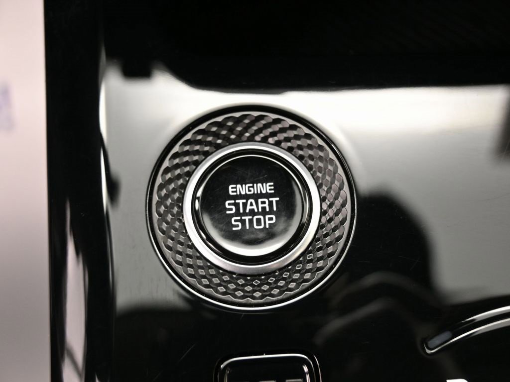 Used 2023 Kia Niro EX image 21