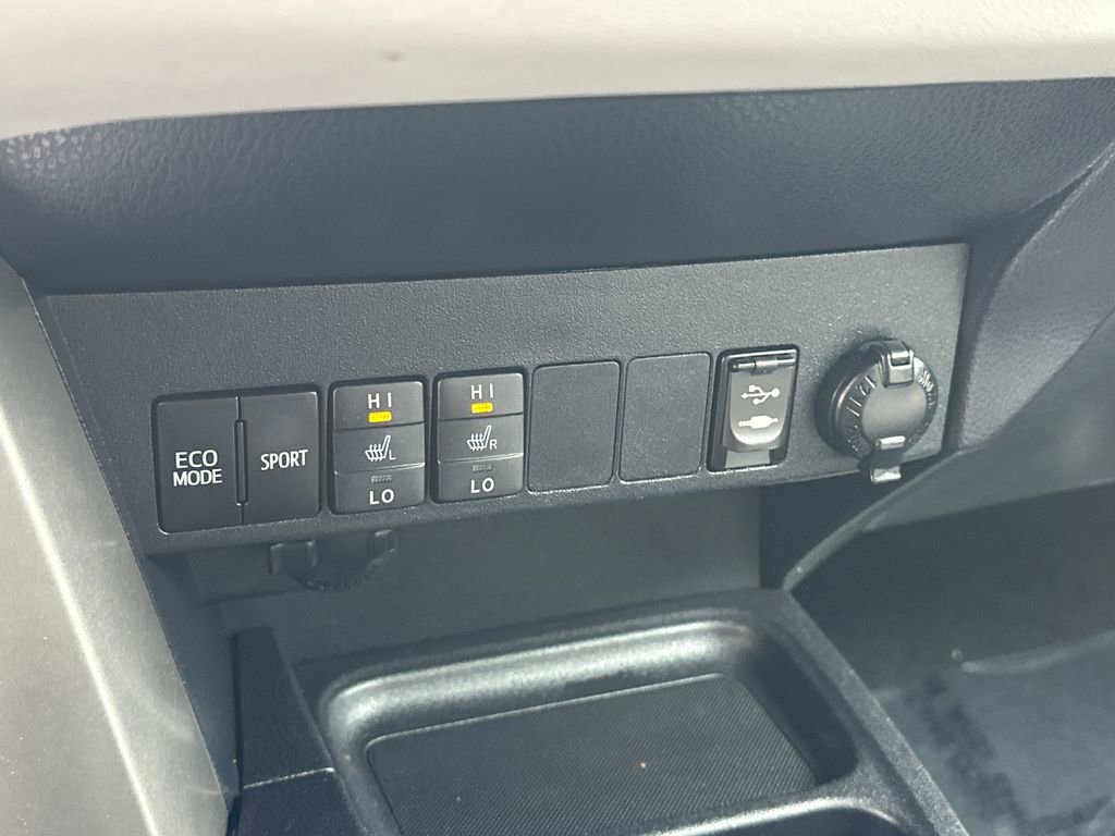 Used 2017 Toyota RAV4 Limited FWD image 30