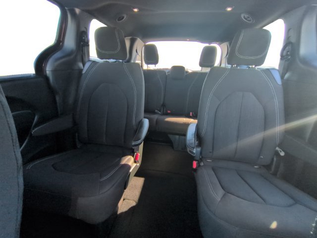 Used 2018 Chrysler Pacifica Touring Plus w/ S Appearance Package FWD image 22