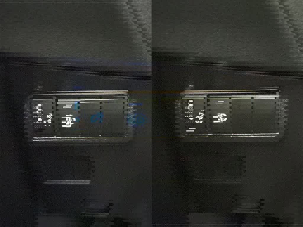 Used 2022 Toyota Corolla Cross LE image 17